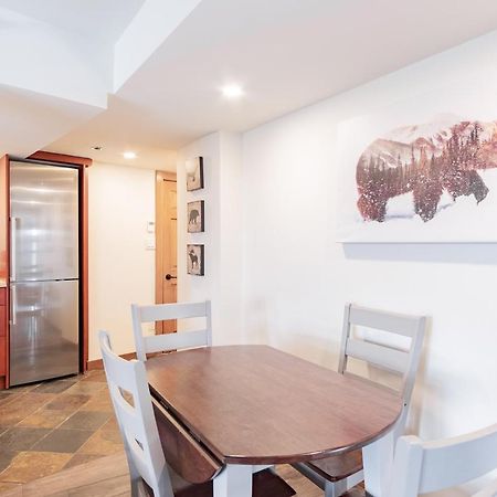 Carleton Lodge By Outpost Whistler Extérieur photo