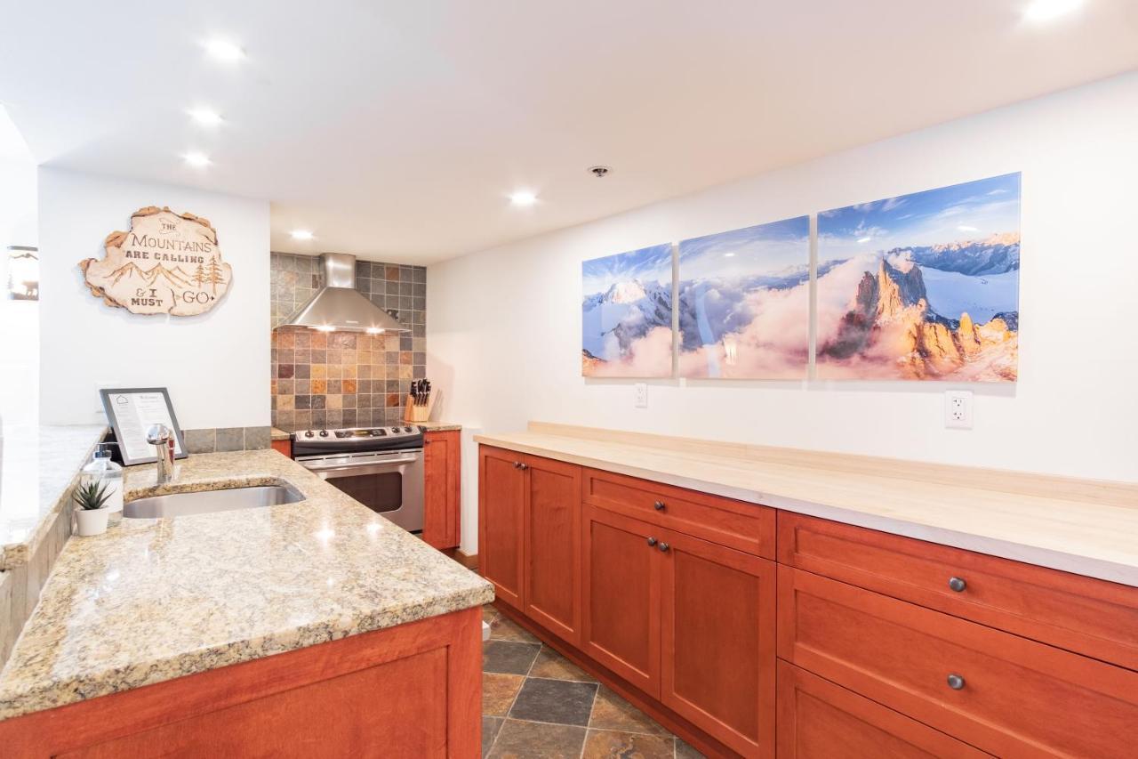 Carleton Lodge By Outpost Whistler Extérieur photo
