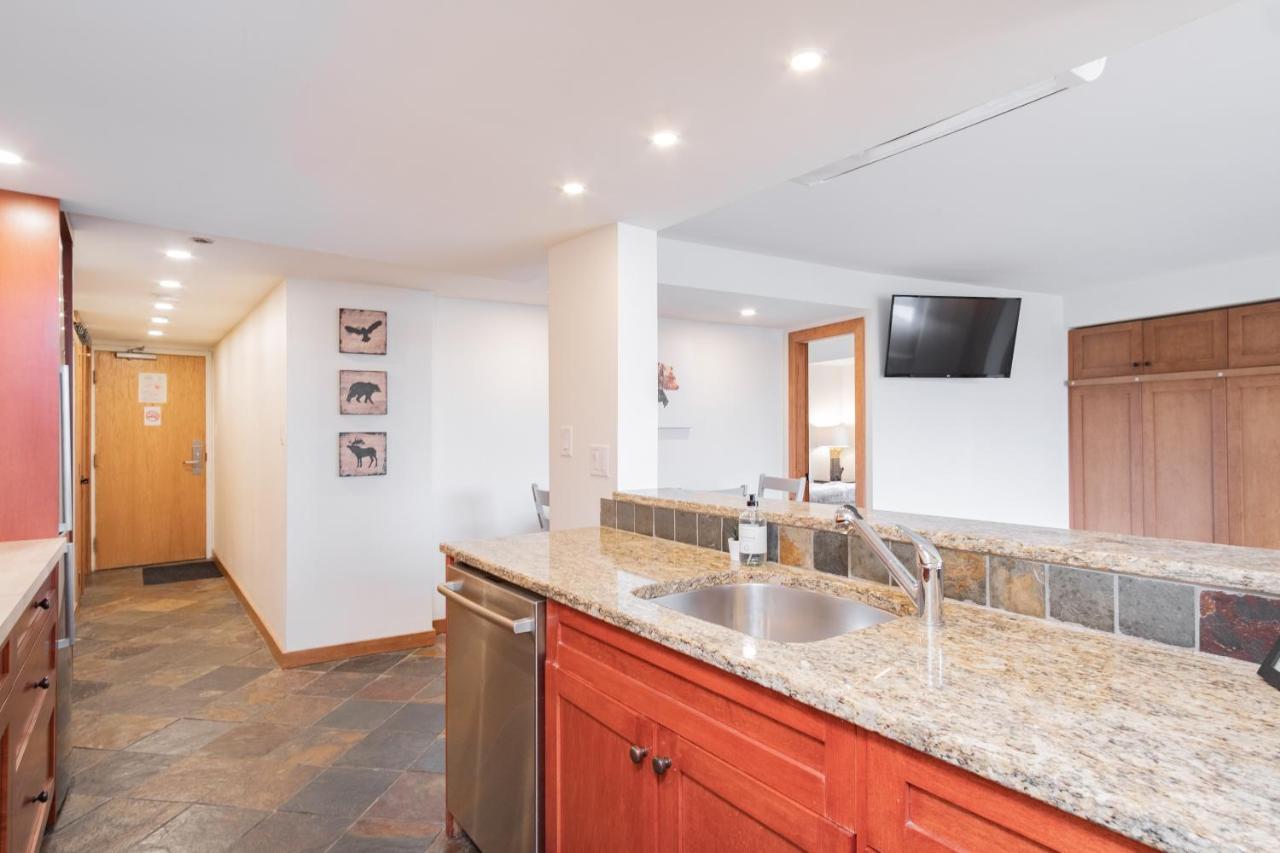 Carleton Lodge By Outpost Whistler Extérieur photo