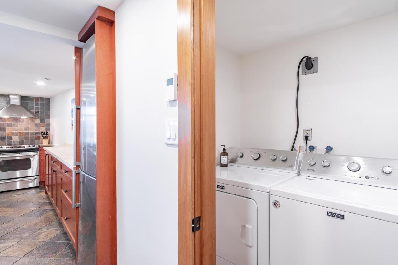 Carleton Lodge By Outpost Whistler Extérieur photo