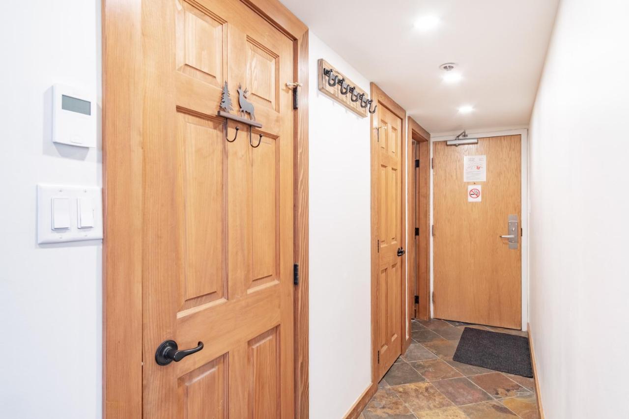 Carleton Lodge By Outpost Whistler Extérieur photo