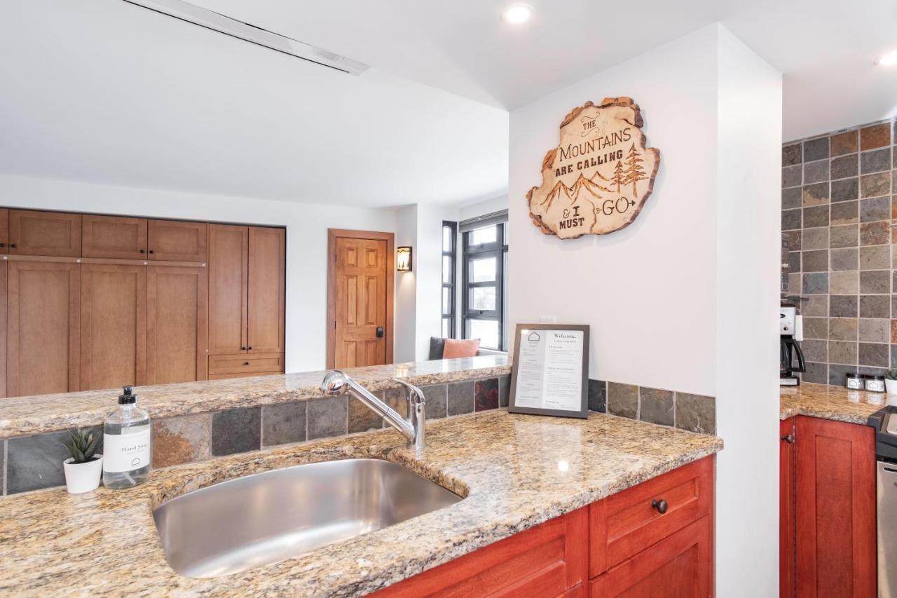 Carleton Lodge By Outpost Whistler Extérieur photo