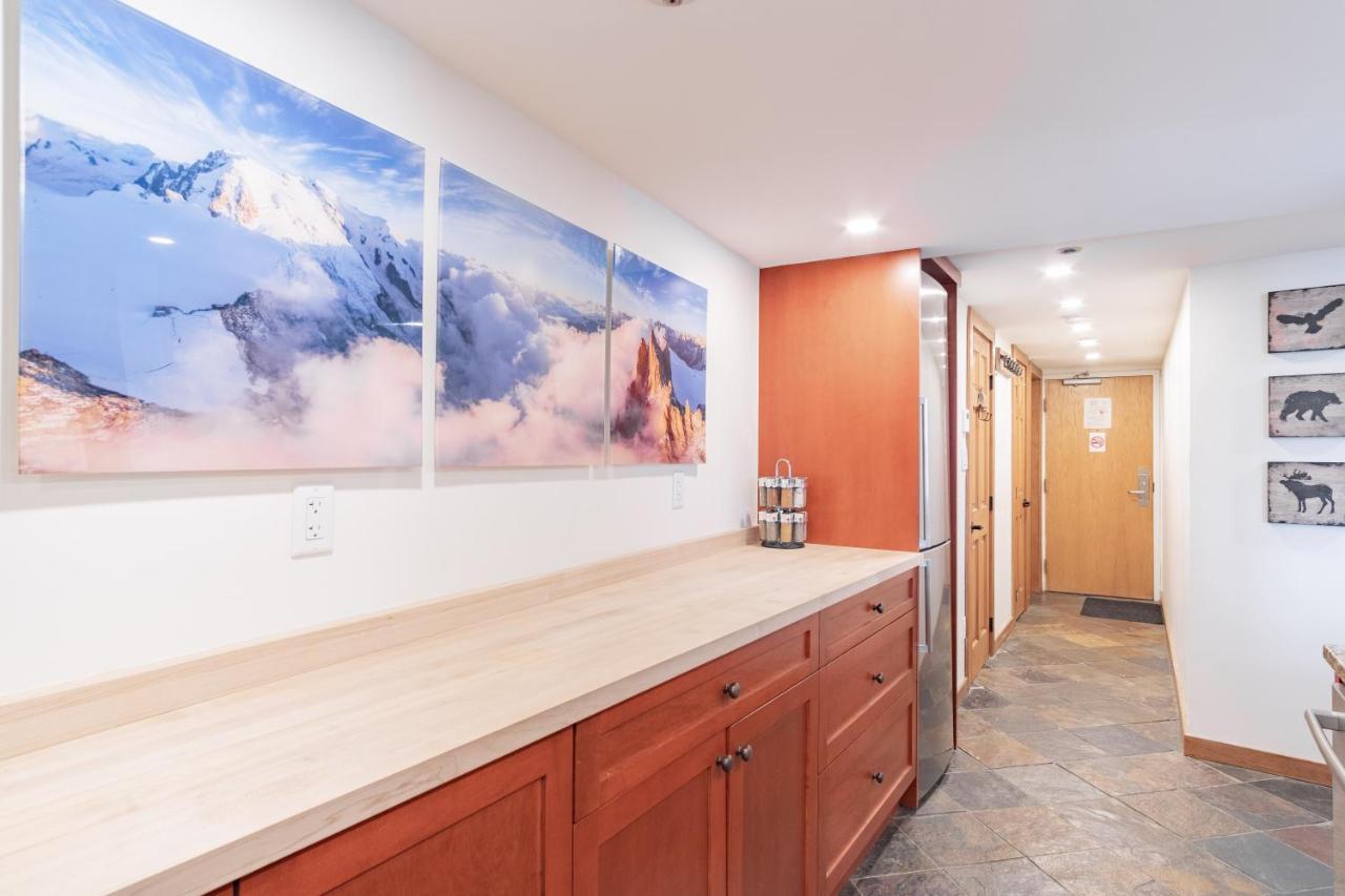 Carleton Lodge By Outpost Whistler Extérieur photo