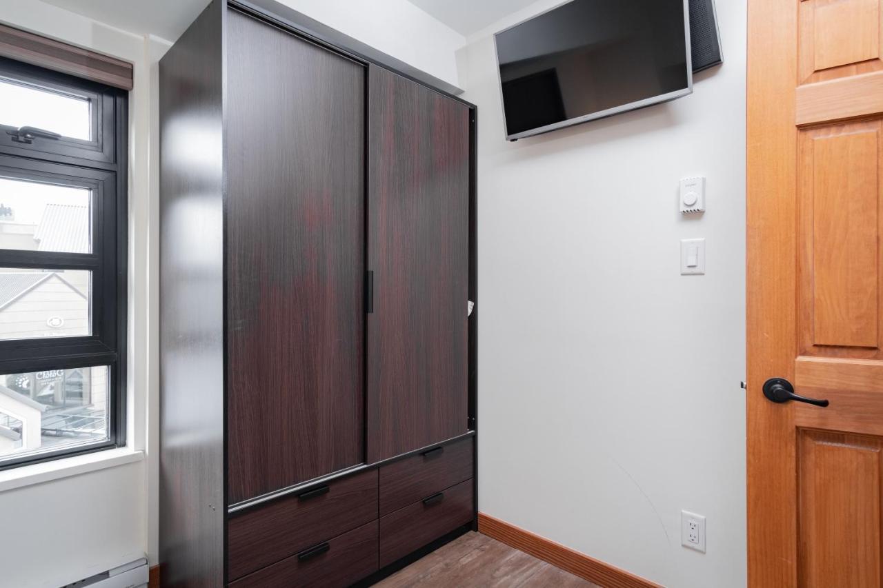 Carleton Lodge By Outpost Whistler Extérieur photo